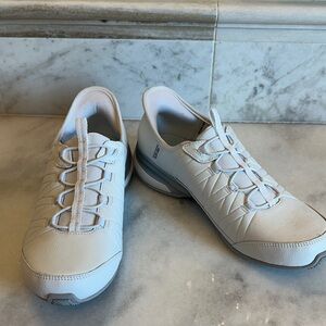 Skechers White Women's Athletic Shoes